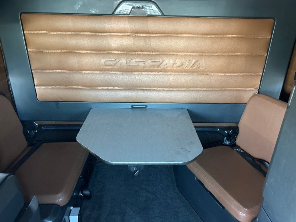 Sleeper Tractor-Heavy Duty Tractors-Freightliner-2019-T12664ST-Nashville (Mount Juliet)-TN-609,520\n\t\tmiles-$ 55,500 - Image 17