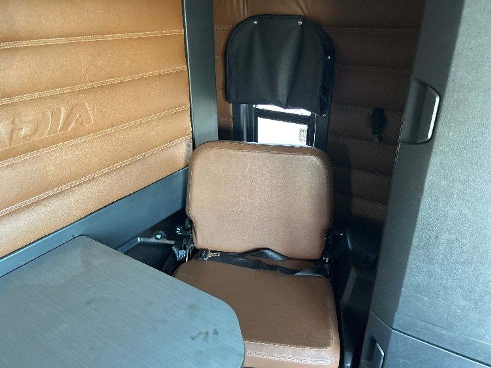 Sleeper Tractor-Heavy Duty Tractors-Freightliner-2019-T12664ST-Nashville (Mount Juliet)-TN-609,520\n\t\tmiles-$ 55,500 - Image 18