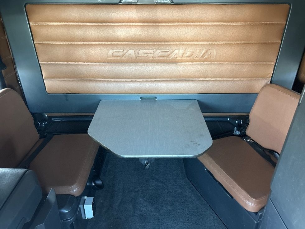 Sleeper Tractor-Heavy Duty Tractors-Freightliner-2019-T12664ST-Nashville (Mount Juliet)-TN-609,520\n\t\tmiles-$ 55,500 - Image 16