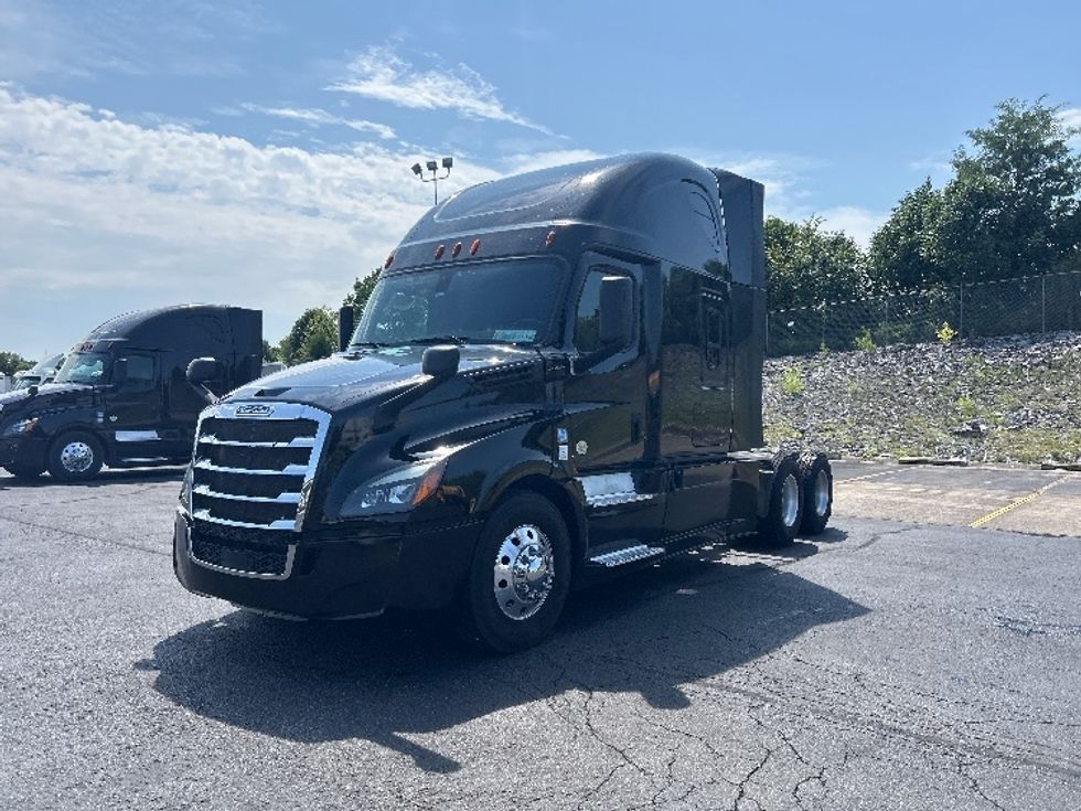 Sleeper Tractor-Heavy Duty Tractors-Freightliner-2019-T12664ST-Nashville (Mount Juliet)-TN-609,520\n\t\tmiles-$ 55,500 - Image 3
