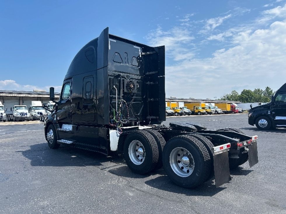 Sleeper Tractor-Heavy Duty Tractors-Freightliner-2019-T12664ST-Nashville (Mount Juliet)-TN-609,520\n\t\tmiles-$ 55,500 - Image 5