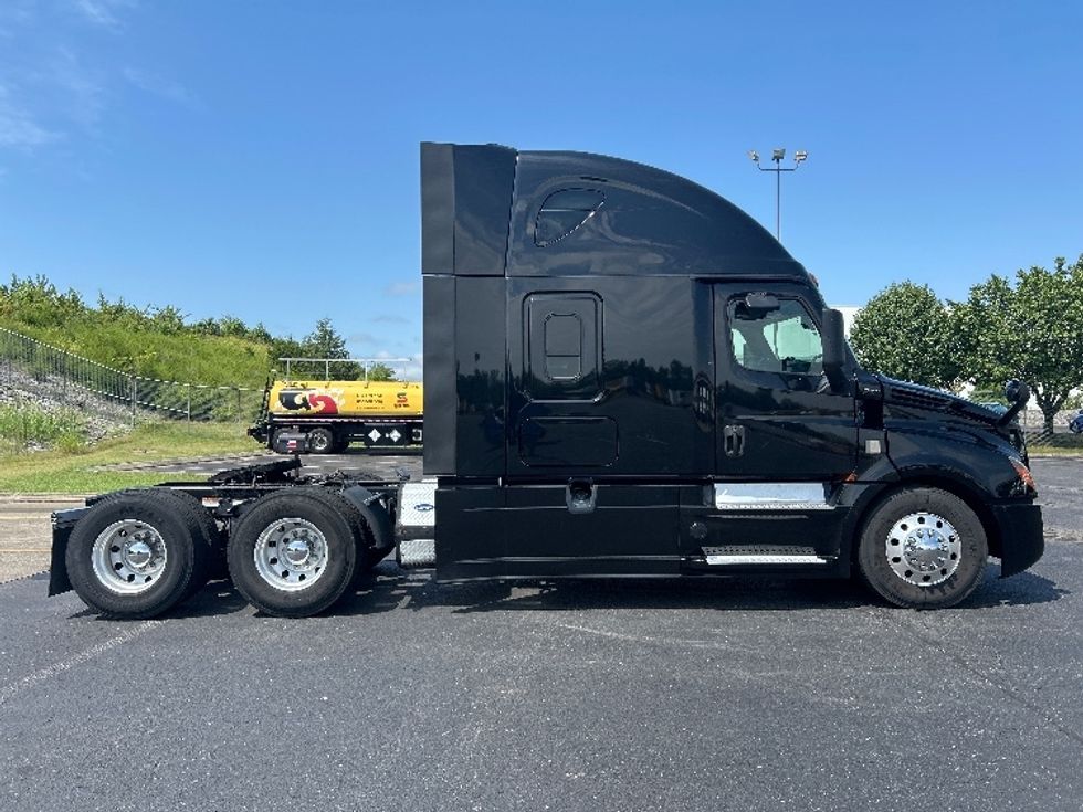 Sleeper Tractor-Heavy Duty Tractors-Freightliner-2019-T12664ST-Nashville (Mount Juliet)-TN-609,520\n\t\tmiles-$ 55,500 - Image 8