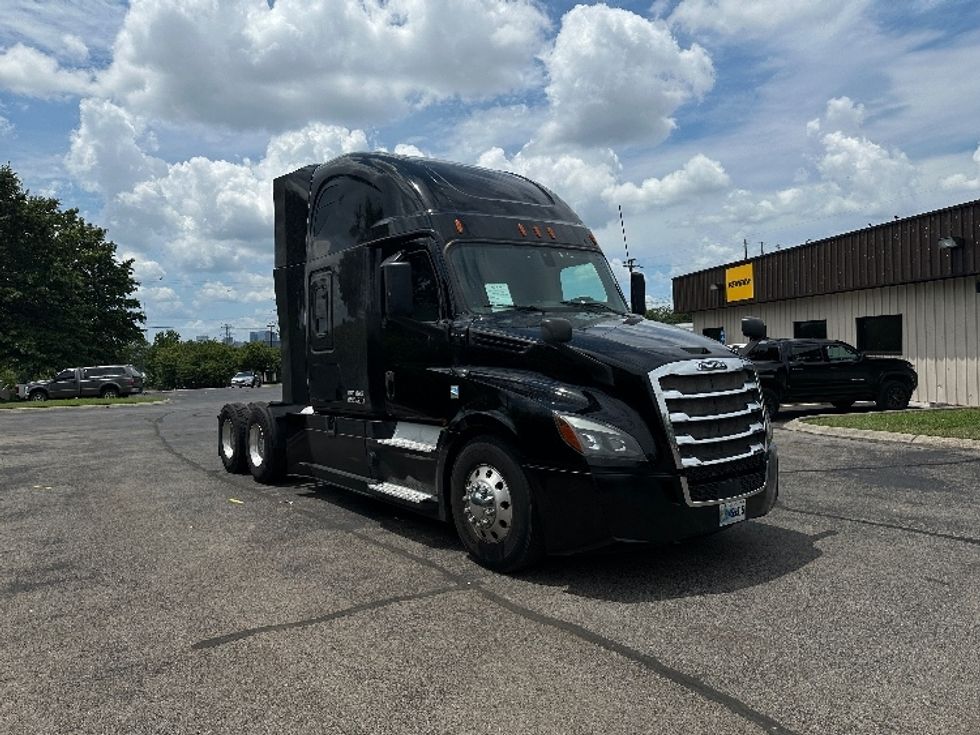 Sleeper Tractor-Heavy Duty Tractors-Freightliner-2019-T12664ST-Nashville (Mount Juliet)-TN-609,790\n\t\tmiles-$ 55,500 - Image 1