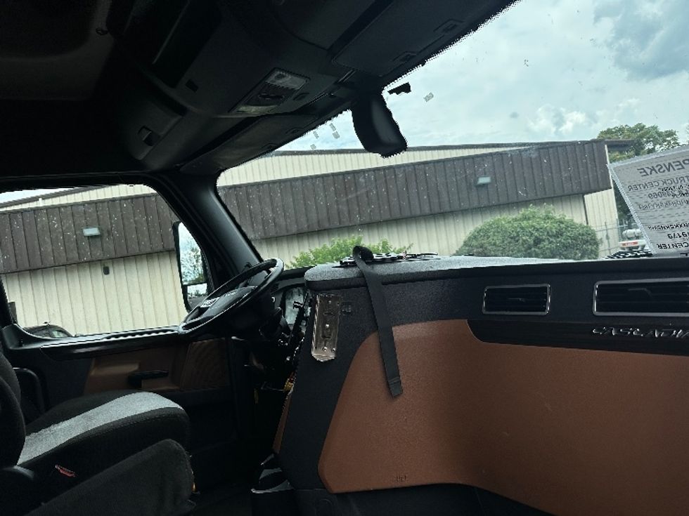 Sleeper Tractor-Heavy Duty Tractors-Freightliner-2019-T12664ST-Nashville (Mount Juliet)-TN-609,790\n\t\tmiles-$ 55,500 - Image 15