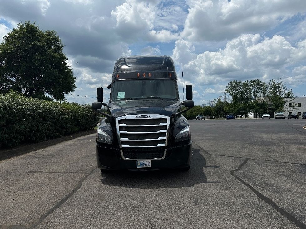 Sleeper Tractor-Heavy Duty Tractors-Freightliner-2019-T12664ST-Nashville (Mount Juliet)-TN-609,790\n\t\tmiles-$ 55,500 - Image 2