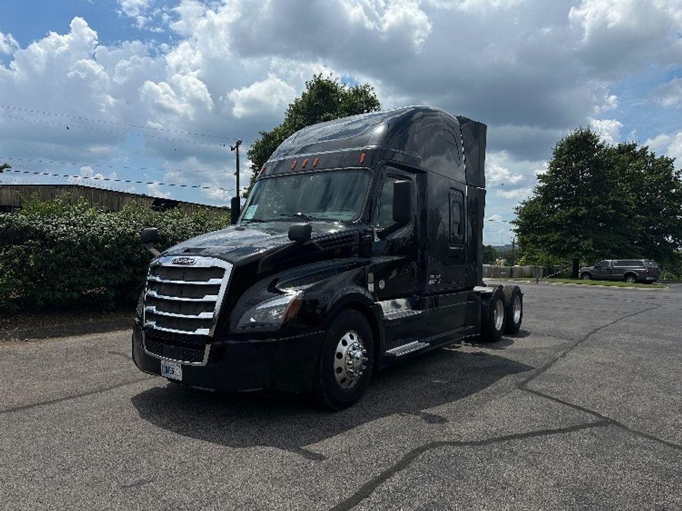 Sleeper Tractor-Heavy Duty Tractors-Freightliner-2019-T12664ST-Nashville (Mount Juliet)-TN-609,790\n\t\tmiles-$ 55,500 - Image 3