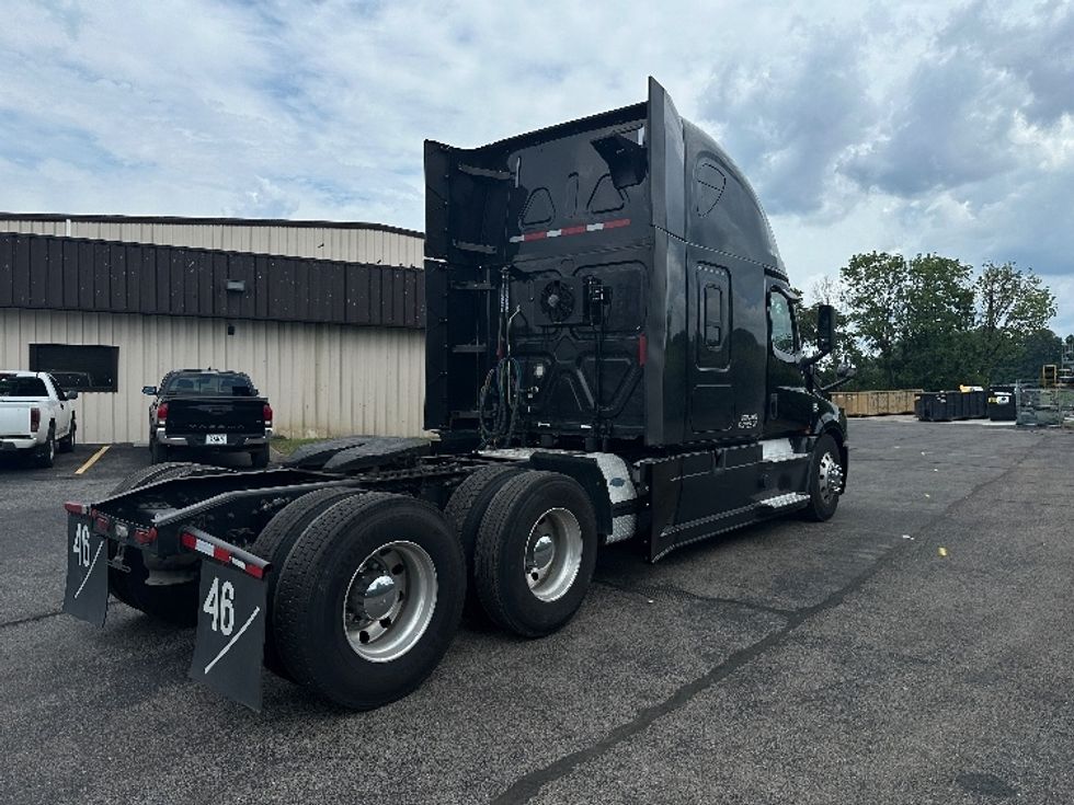 Sleeper Tractor-Heavy Duty Tractors-Freightliner-2019-T12664ST-Nashville (Mount Juliet)-TN-609,790\n\t\tmiles-$ 55,500 - Image 7