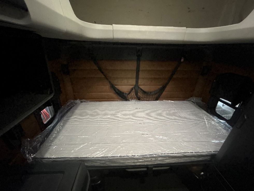 Sleeper Tractor-Heavy Duty Tractors-Freightliner-2019-T12664ST-Nashville (Mount Juliet)-TN-615,819\n\t\tmiles-$ 55,500 - Image 16