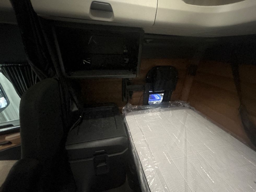 Sleeper Tractor-Heavy Duty Tractors-Freightliner-2019-T12664ST-Nashville (Mount Juliet)-TN-615,819\n\t\tmiles-$ 55,500 - Image 19