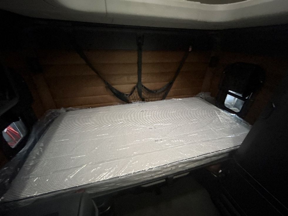 Sleeper Tractor-Heavy Duty Tractors-Freightliner-2019-T12664ST-Nashville (Mount Juliet)-TN-615,819\n\t\tmiles-$ 55,500 - Image 17