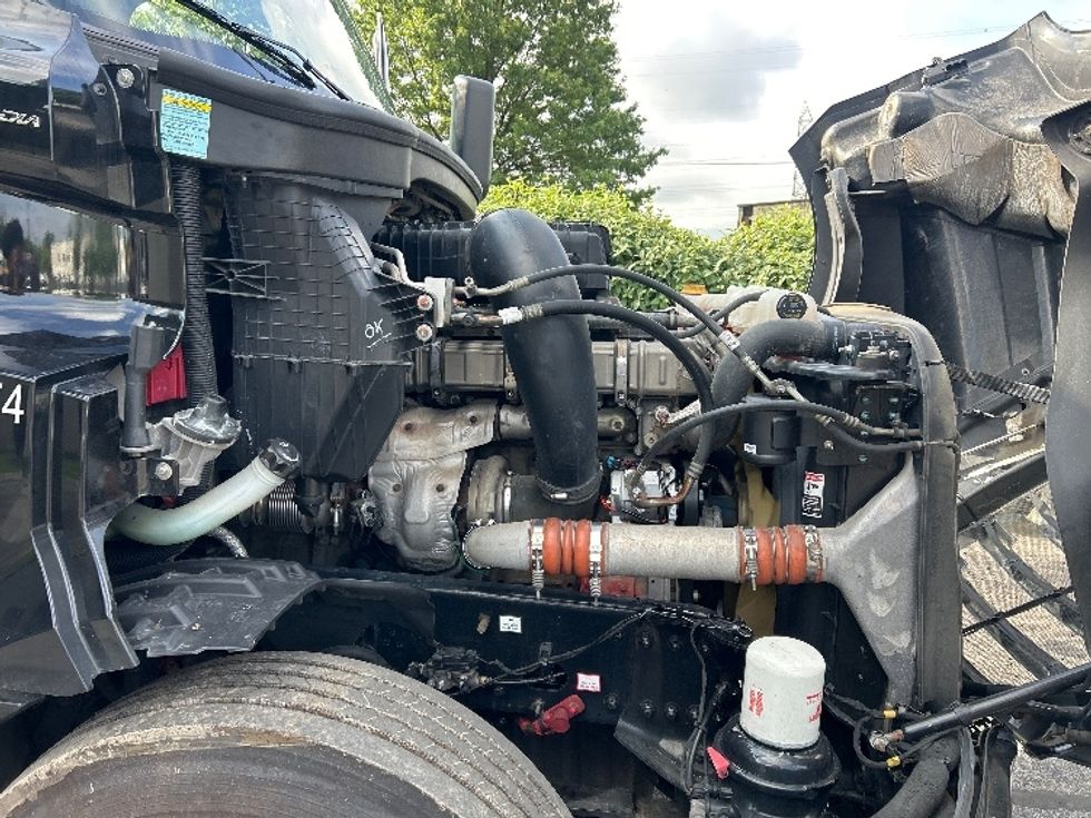 Sleeper Tractor-Heavy Duty Tractors-Freightliner-2019-T12664ST-Nashville (Mount Juliet)-TN-615,819\n\t\tmiles-$ 55,500 - Image 20