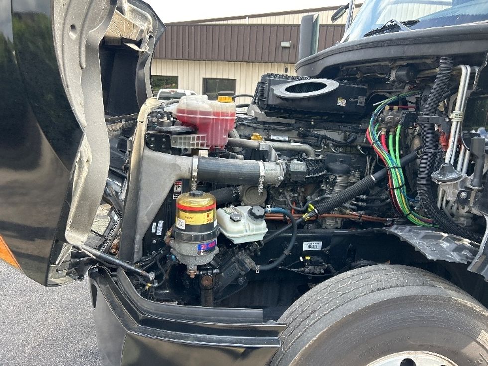 Sleeper Tractor-Heavy Duty Tractors-Freightliner-2019-T12664ST-Nashville (Mount Juliet)-TN-615,819\n\t\tmiles-$ 55,500 - Image 21