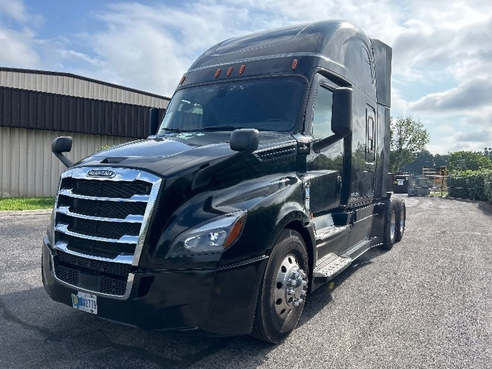 Sleeper Tractor-Heavy Duty Tractors-Freightliner-2019-T12664ST-Nashville (Mount Juliet)-TN-615,819\n\t\tmiles-$ 55,500 - Image 3