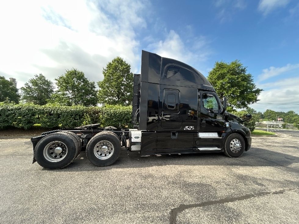 Sleeper Tractor-Heavy Duty Tractors-Freightliner-2019-T12664ST-Nashville (Mount Juliet)-TN-615,819\n\t\tmiles-$ 55,500 - Image 8