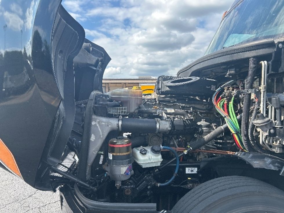 Sleeper Tractor-Heavy Duty Tractors-Freightliner-2019-T12664ST-Nashville (Mount Juliet)-TN-626,709\n\t\tmiles-$ 54,500 - Image 21