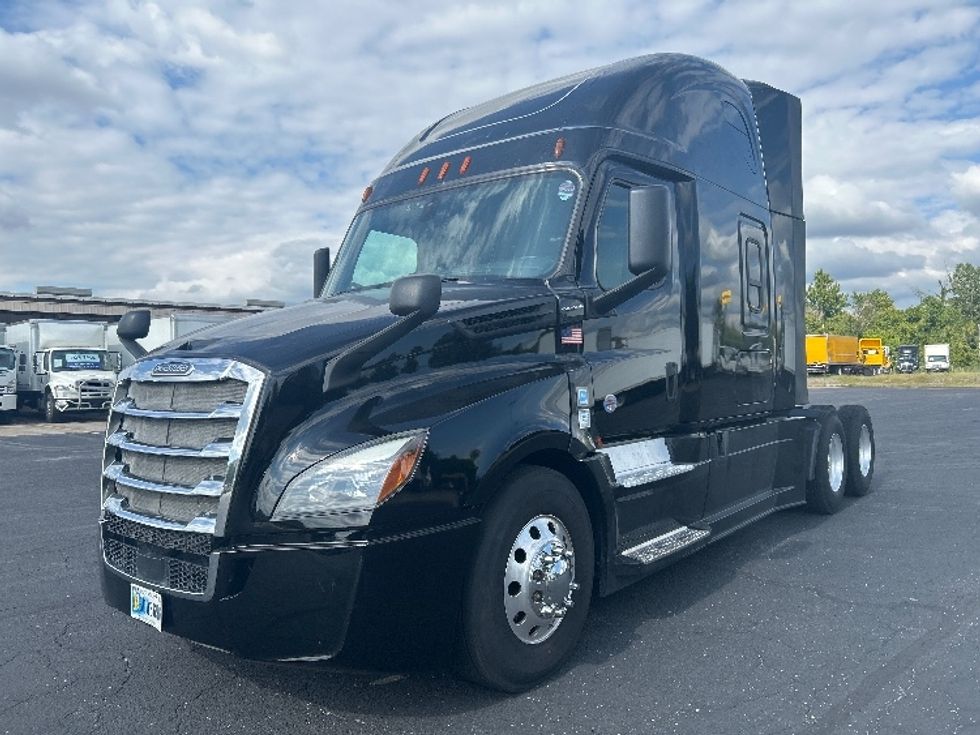 Sleeper Tractor-Heavy Duty Tractors-Freightliner-2019-T12664ST-Nashville (Mount Juliet)-TN-626,709\n\t\tmiles-$ 54,500 - Image 3