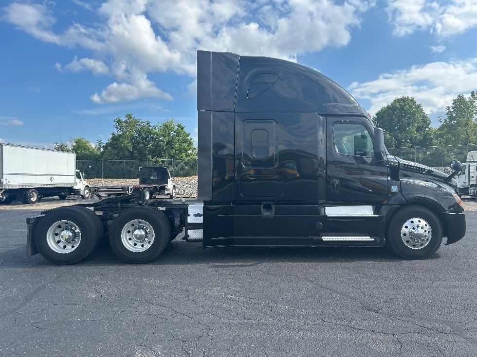 Sleeper Tractor-Heavy Duty Tractors-Freightliner-2019-T12664ST-Nashville (Mount Juliet)-TN-626,709\n\t\tmiles-$ 54,500 - Image 8