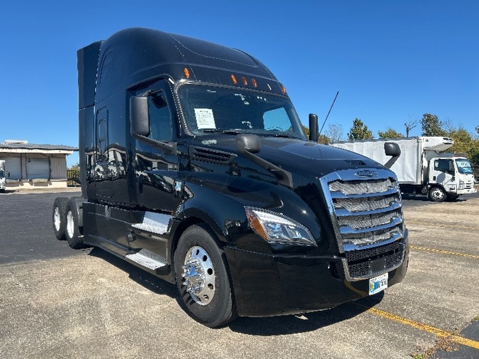 Sleeper Tractor-Heavy Duty Tractors-Freightliner-2019-T12664ST-Nashville (Mount Juliet)-TN-631,446\n\t\tmiles-$ 52,500 - Image 1