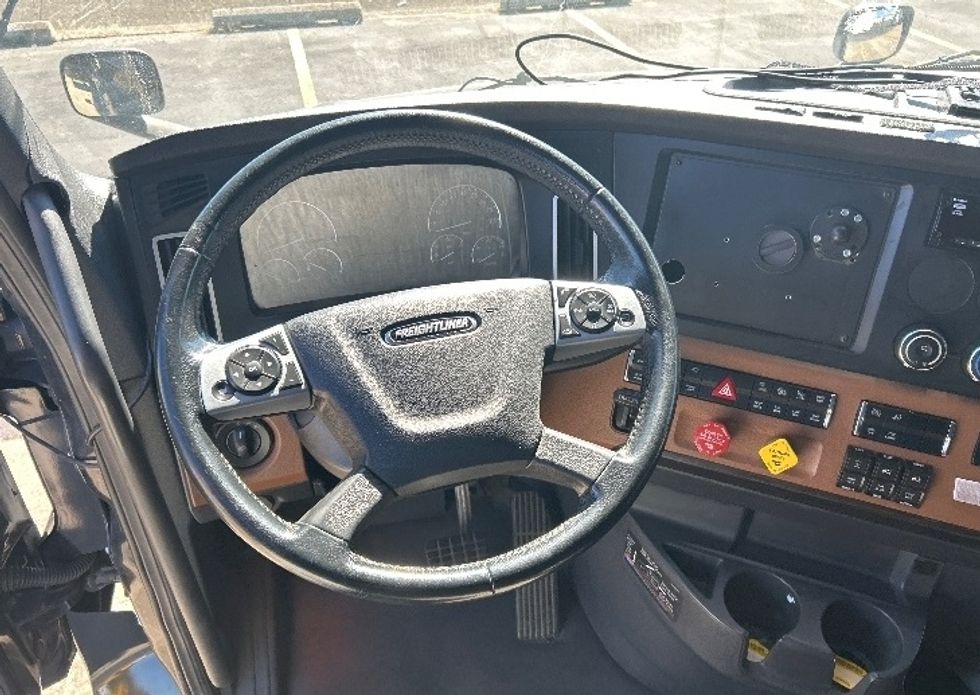 Sleeper Tractor-Heavy Duty Tractors-Freightliner-2019-T12664ST-Nashville (Mount Juliet)-TN-631,446\n\t\tmiles-$ 52,500 - Image 11