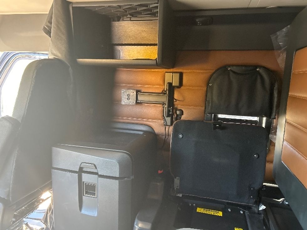 Sleeper Tractor-Heavy Duty Tractors-Freightliner-2019-T12664ST-Nashville (Mount Juliet)-TN-631,446\n\t\tmiles-$ 52,500 - Image 15