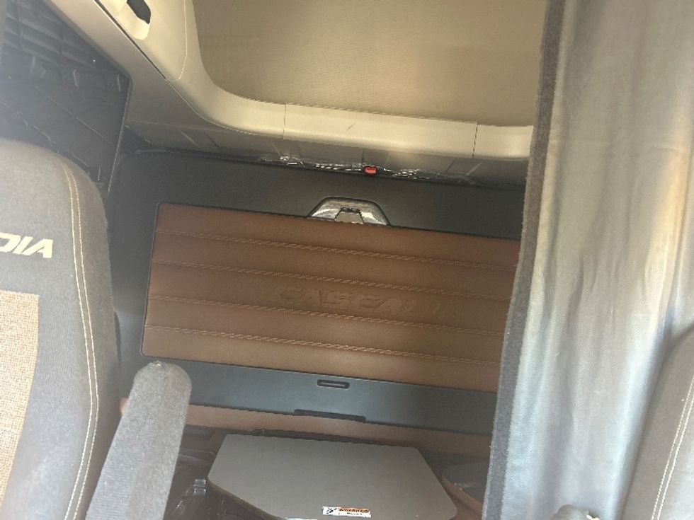 Sleeper Tractor-Heavy Duty Tractors-Freightliner-2019-T12664ST-Nashville (Mount Juliet)-TN-631,446\n\t\tmiles-$ 52,500 - Image 16