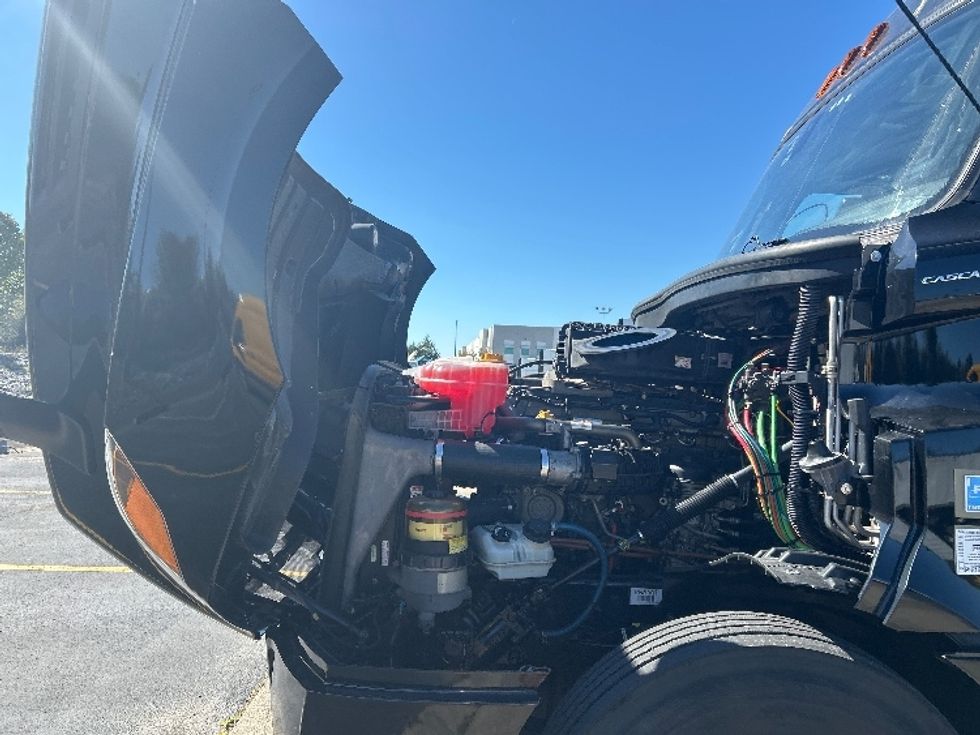 Sleeper Tractor-Heavy Duty Tractors-Freightliner-2019-T12664ST-Nashville (Mount Juliet)-TN-631,446\n\t\tmiles-$ 52,500 - Image 20