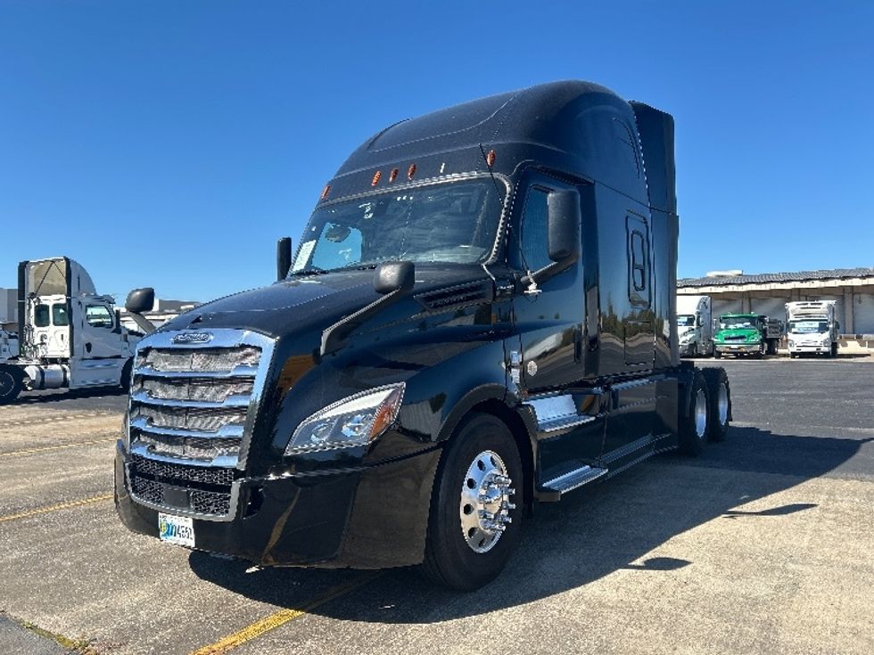 2019 Freightliner Cascadia 126" Sleeper Cab photo 3