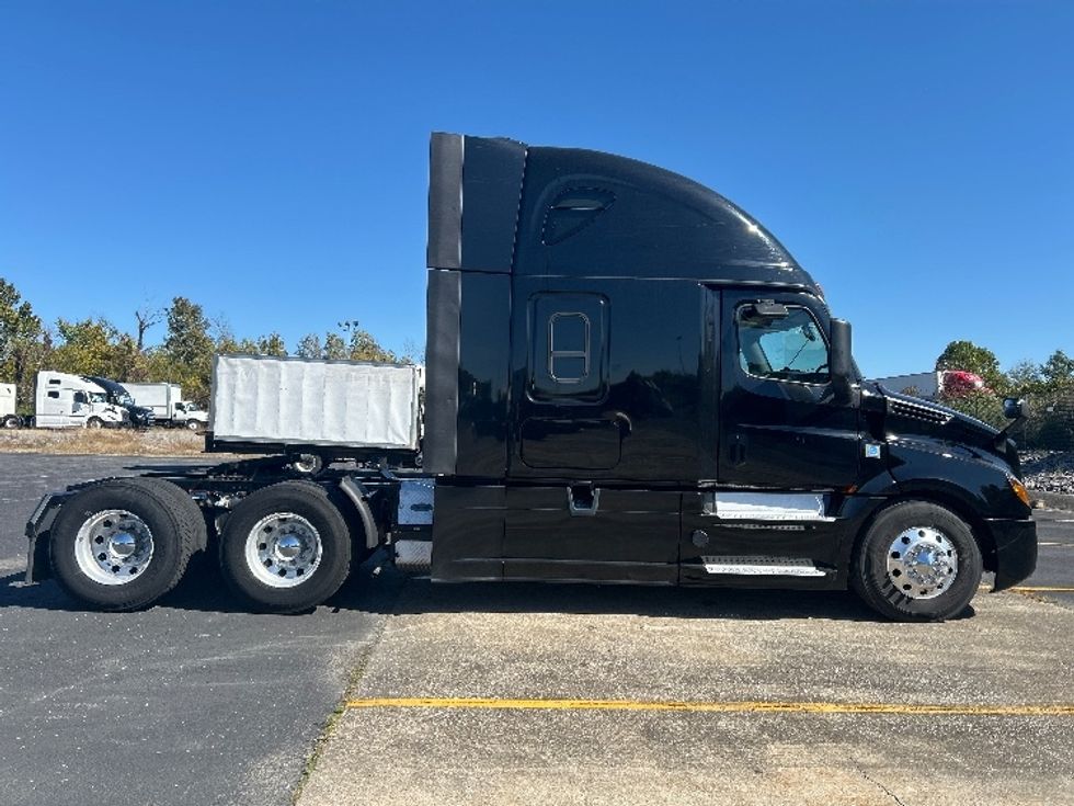 Sleeper Tractor-Heavy Duty Tractors-Freightliner-2019-T12664ST-Nashville (Mount Juliet)-TN-631,446\n\t\tmiles-$ 52,500 - Image 7