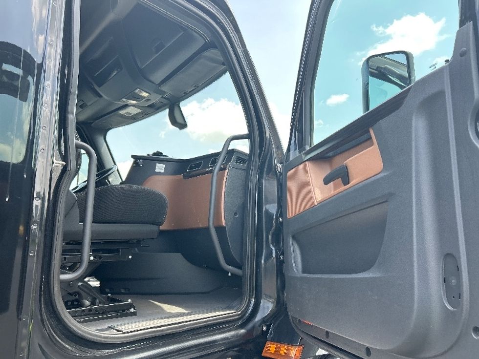 Sleeper Tractor-Heavy Duty Tractors-Freightliner-2019-T12664ST-Nashville (Mount Juliet)-TN-647,142\n\t\tmiles-$ 52,750 - Image 13