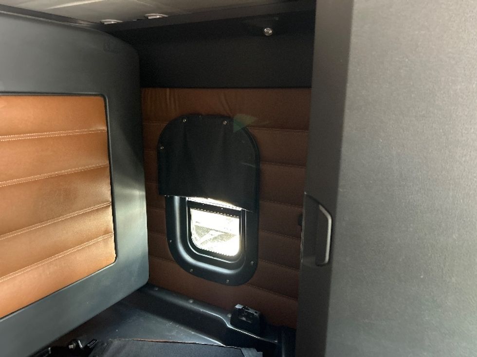 Sleeper Tractor-Heavy Duty Tractors-Freightliner-2019-T12664ST-Nashville (Mount Juliet)-TN-647,142\n\t\tmiles-$ 52,750 - Image 20