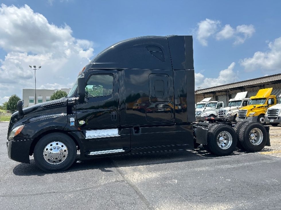 Sleeper Tractor-Heavy Duty Tractors-Freightliner-2019-T12664ST-Nashville (Mount Juliet)-TN-647,142\n\t\tmiles-$ 52,750 - Image 4