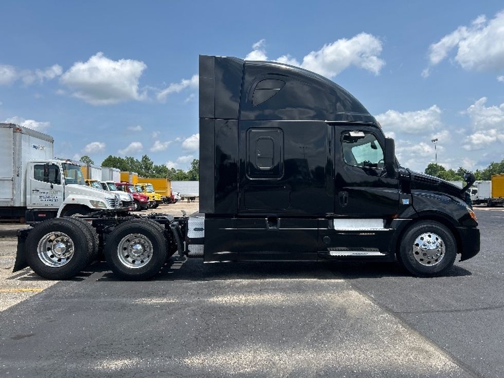 Sleeper Tractor-Heavy Duty Tractors-Freightliner-2019-T12664ST-Nashville (Mount Juliet)-TN-647,142\n\t\tmiles-$ 52,750 - Image 8