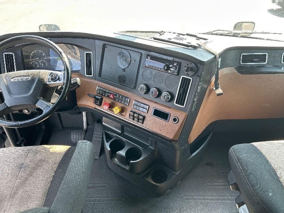 Sleeper Tractor-Heavy Duty Tractors-Freightliner-2019-T12664ST-Nashville (Mount Juliet)-TN-657,111\n\t\tmiles-$ 51,750 - Image 12