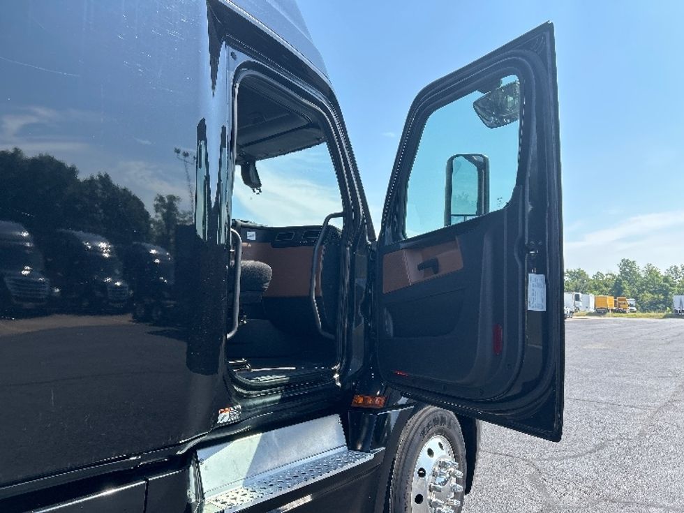 Sleeper Tractor-Heavy Duty Tractors-Freightliner-2019-T12664ST-Nashville (Mount Juliet)-TN-657,111\n\t\tmiles-$ 51,750 - Image 13