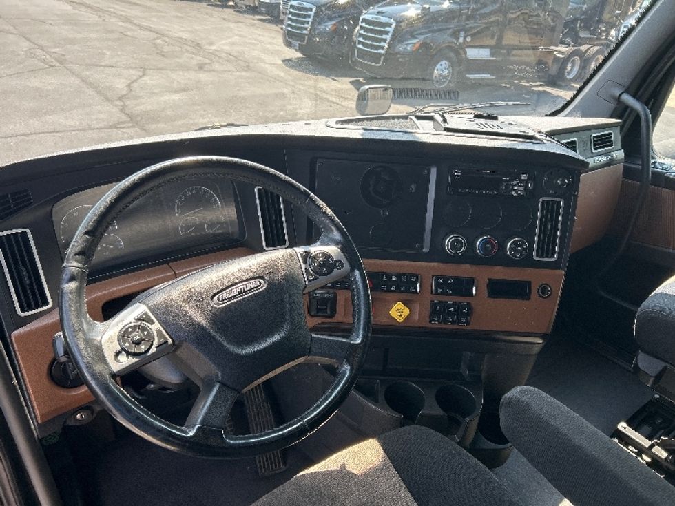 Sleeper Tractor-Heavy Duty Tractors-Freightliner-2019-T12664ST-Nashville (Mount Juliet)-TN-657,111\n\t\tmiles-$ 51,750 - Image 11