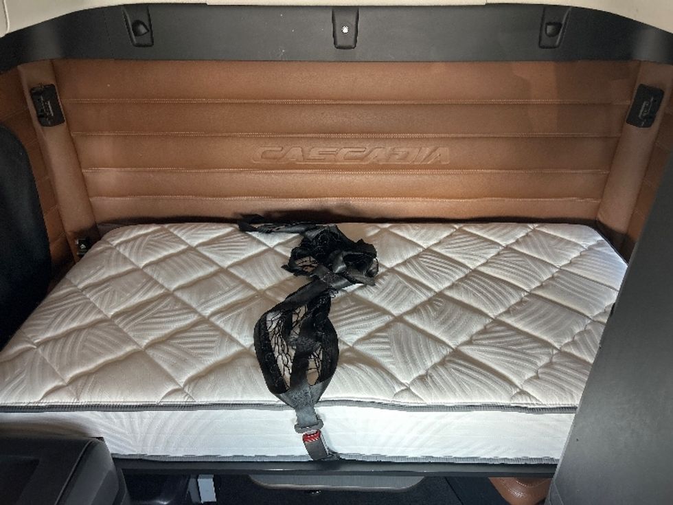 Sleeper Tractor-Heavy Duty Tractors-Freightliner-2019-T12664ST-Nashville (Mount Juliet)-TN-657,111\n\t\tmiles-$ 51,750 - Image 17