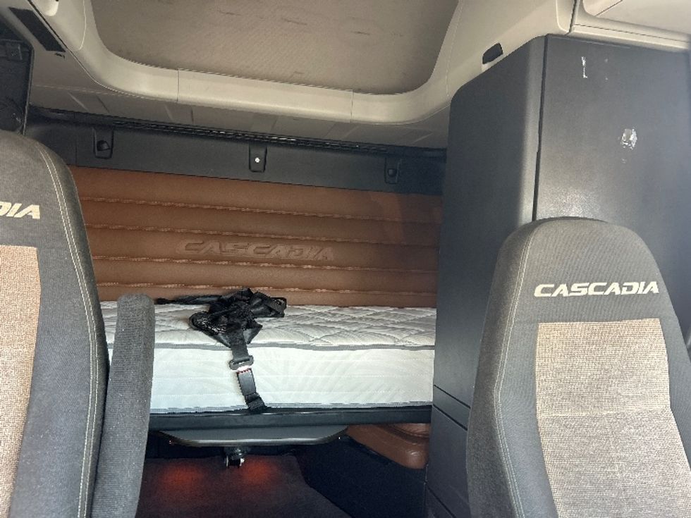 Sleeper Tractor-Heavy Duty Tractors-Freightliner-2019-T12664ST-Nashville (Mount Juliet)-TN-657,111\n\t\tmiles-$ 51,750 - Image 16