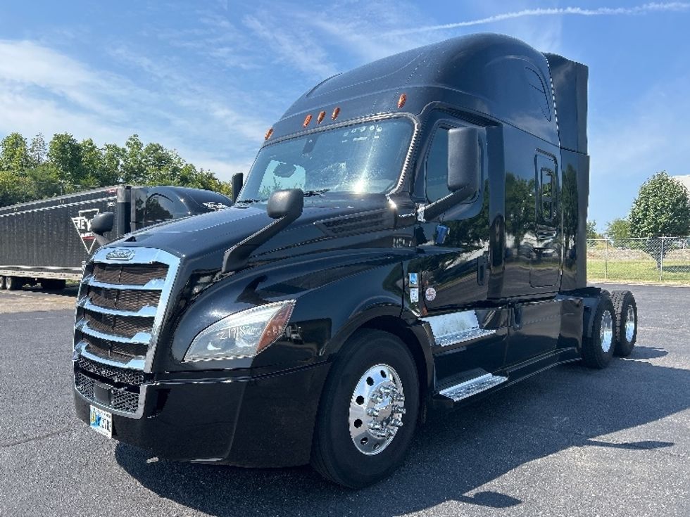 Sleeper Tractor-Heavy Duty Tractors-Freightliner-2019-T12664ST-Nashville (Mount Juliet)-TN-657,111\n\t\tmiles-$ 51,750 - Image 3