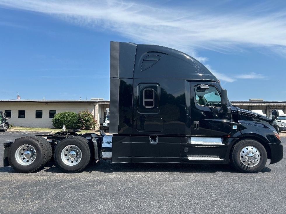 Sleeper Tractor-Heavy Duty Tractors-Freightliner-2019-T12664ST-Nashville (Mount Juliet)-TN-657,111\n\t\tmiles-$ 51,750 - Image 8
