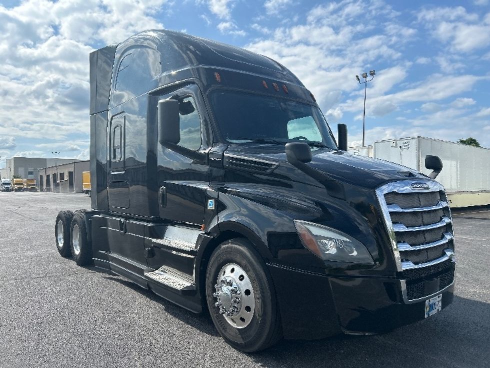 Sleeper Tractor-Heavy Duty Tractors-Freightliner-2019-T12664ST-Nashville (Mount Juliet)-TN-666,841\n\t\tmiles-$ 51,250 - Image 1
