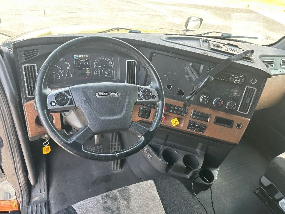 Sleeper Tractor-Heavy Duty Tractors-Freightliner-2019-T12664ST-Nashville (Mount Juliet)-TN-666,841\n\t\tmiles-$ 51,250 - Image 11