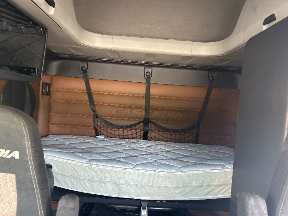 Sleeper Tractor-Heavy Duty Tractors-Freightliner-2019-T12664ST-Nashville (Mount Juliet)-TN-666,841\n\t\tmiles-$ 51,250 - Image 16