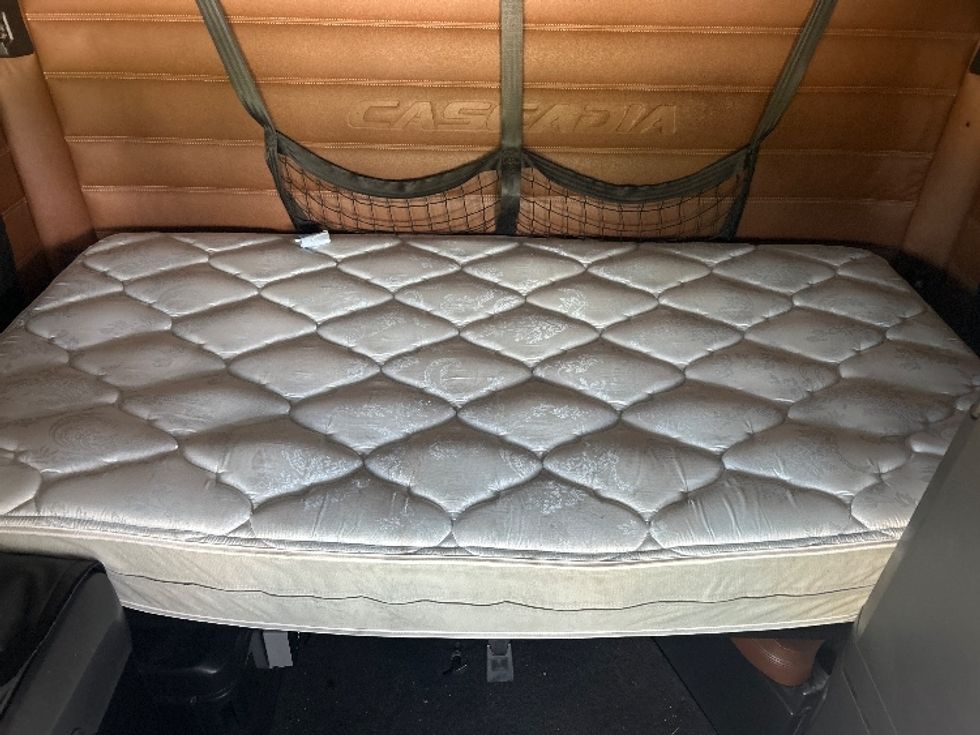 Sleeper Tractor-Heavy Duty Tractors-Freightliner-2019-T12664ST-Nashville (Mount Juliet)-TN-666,841\n\t\tmiles-$ 51,250 - Image 17