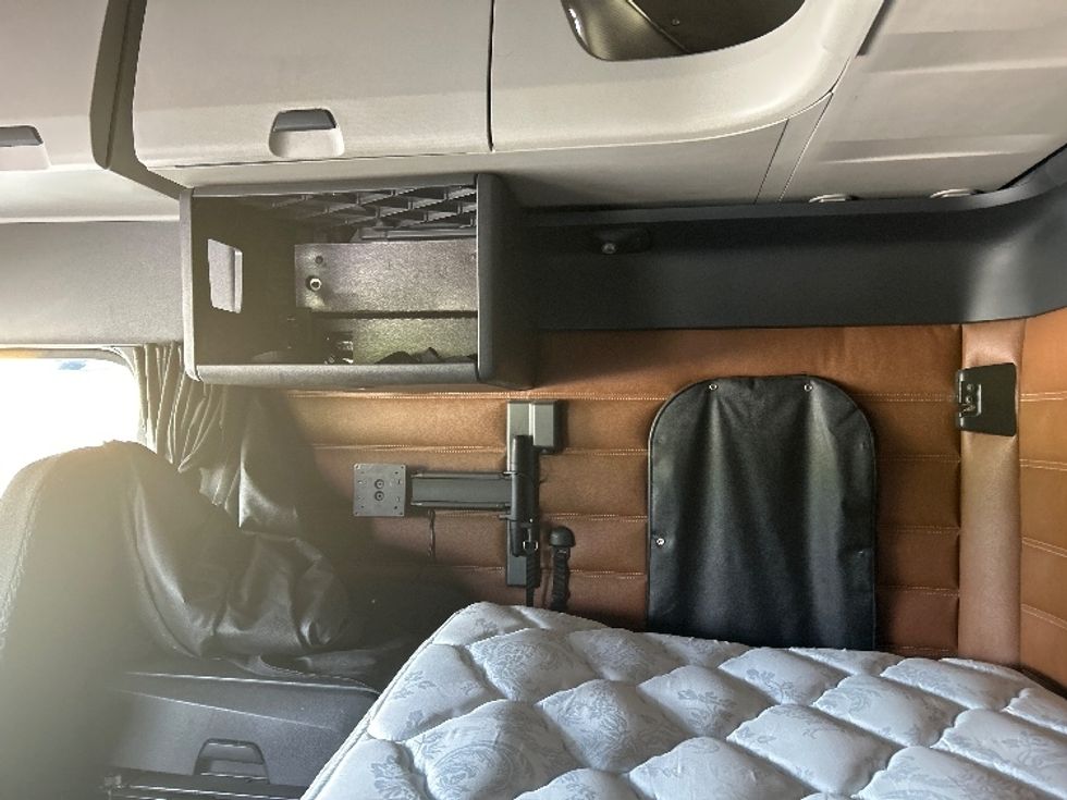 Sleeper Tractor-Heavy Duty Tractors-Freightliner-2019-T12664ST-Nashville (Mount Juliet)-TN-666,841\n\t\tmiles-$ 51,250 - Image 19