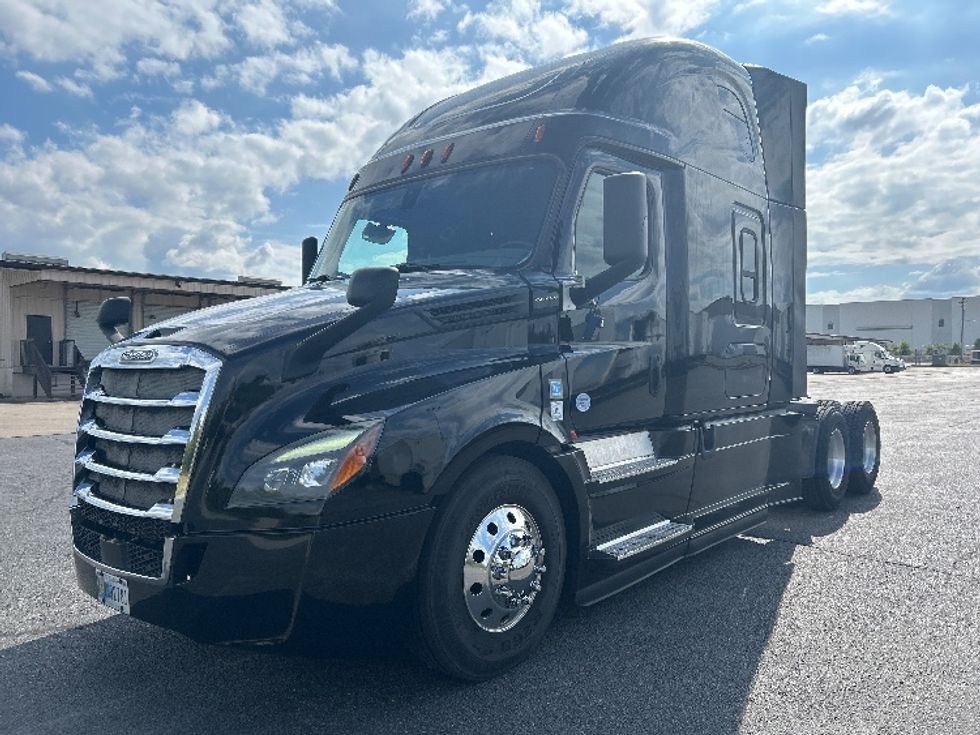 Sleeper Tractor-Heavy Duty Tractors-Freightliner-2019-T12664ST-Nashville (Mount Juliet)-TN-666,841\n\t\tmiles-$ 51,250 - Image 3