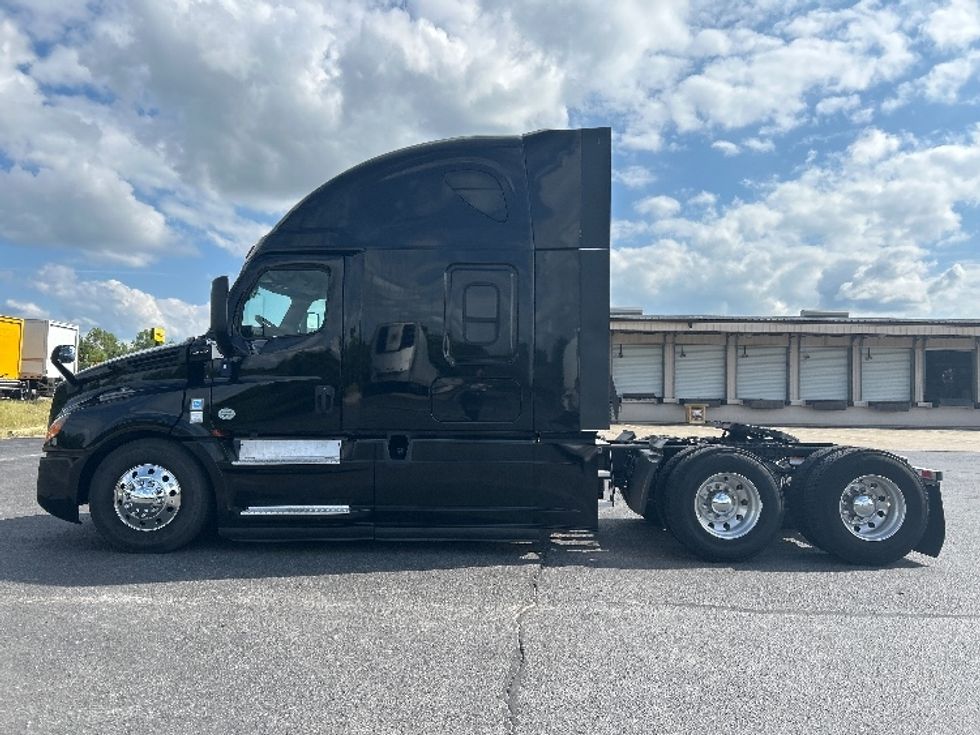 Sleeper Tractor-Heavy Duty Tractors-Freightliner-2019-T12664ST-Nashville (Mount Juliet)-TN-666,841\n\t\tmiles-$ 51,250 - Image 4