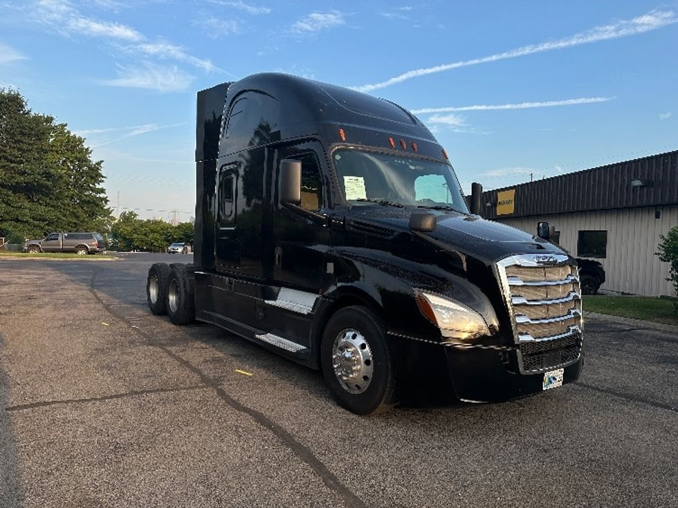 Sleeper Tractor-Heavy Duty Tractors-Freightliner-2019-T12664ST-Nashville (Mount Juliet)-TN-670,019\n\t\tmiles-$ 51,000 - Image 1