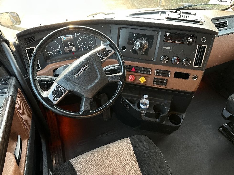 Sleeper Tractor-Heavy Duty Tractors-Freightliner-2019-T12664ST-Nashville (Mount Juliet)-TN-670,019\n\t\tmiles-$ 51,000 - Image 11