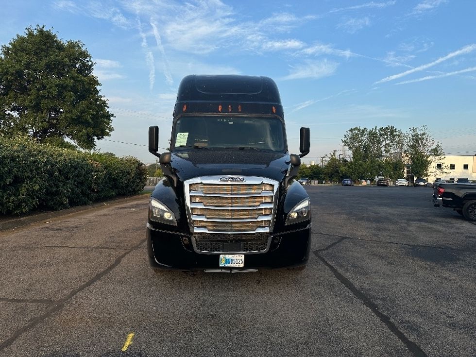 Sleeper Tractor-Heavy Duty Tractors-Freightliner-2019-T12664ST-Nashville (Mount Juliet)-TN-670,019\n\t\tmiles-$ 51,000 - Image 2