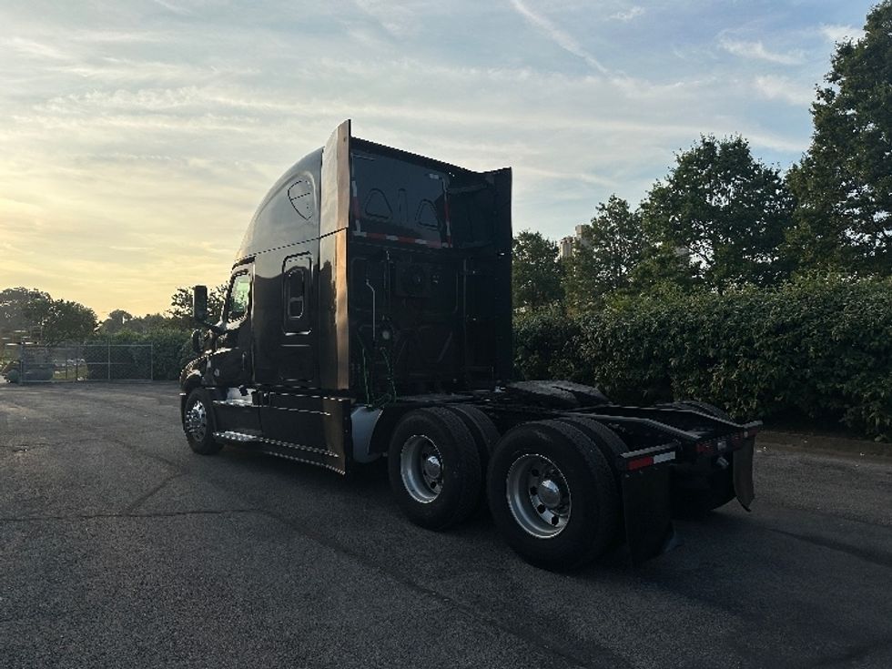 Sleeper Tractor-Heavy Duty Tractors-Freightliner-2019-T12664ST-Nashville (Mount Juliet)-TN-670,019\n\t\tmiles-$ 51,000 - Image 5